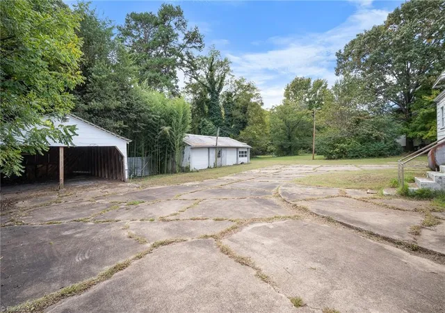 Photo 3 of Sale Pending at 110 Garland St, Winston Salem, NC 27127 | MLS# 1238888 | Listing updated on 2026-10-27