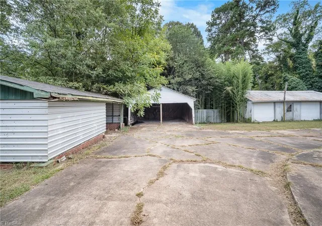 Photo 4 of Sale Pending at 110 Garland St, Winston Salem, NC 27127 | MLS# 1238888 | Listing updated on 2026-10-27