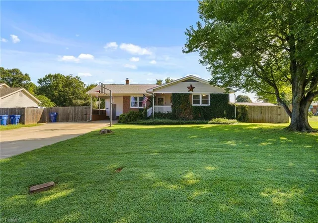 Photo 3 of Single family home for sale at 910 Pineknoll St, Liberty, NC 27298 | MLS# 1234768 | Listing updated on 2026-09-11