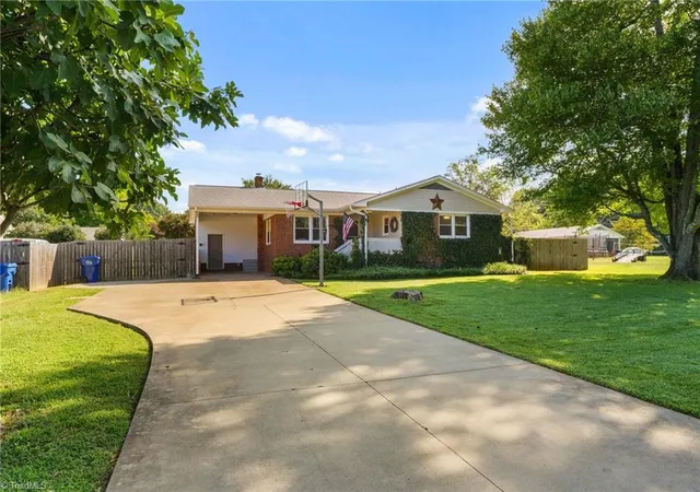 Photo 3 of Single family home for sale at 910 Pineknoll St, Liberty, NC 27298 | MLS# 1234768 | Listing updated on 2026-09-11