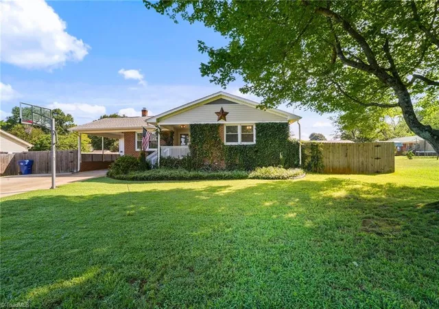 Photo 4 of Single family home for sale at 910 Pineknoll St, Liberty, NC 27298 | MLS# 1234768 | Listing updated on 2026-09-11