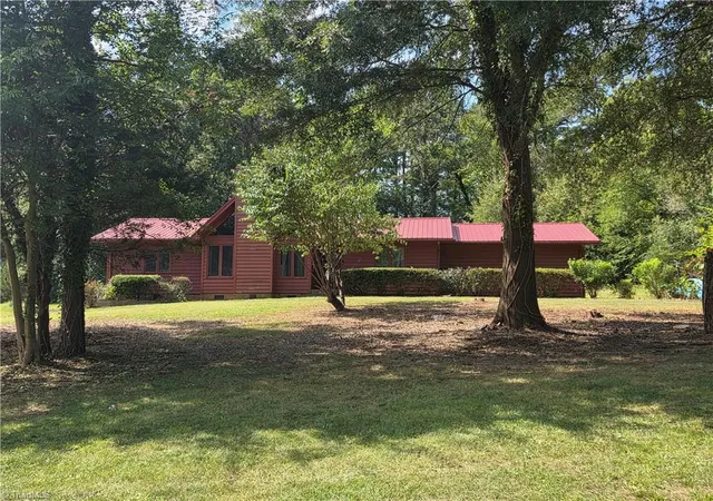 Photo 2 of Sale Pending at 125 Ponderosa Dr, Salisbury, NC 28144 | MLS# 1233560 | Listing updated on 2026-09-06