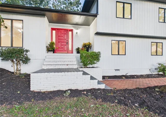 Photo 2 of Single family home for sale at 3750 11th Street Ne, Hickory, NC 28601 | MLS# 1234282 | Listing updated on 2026-09-07