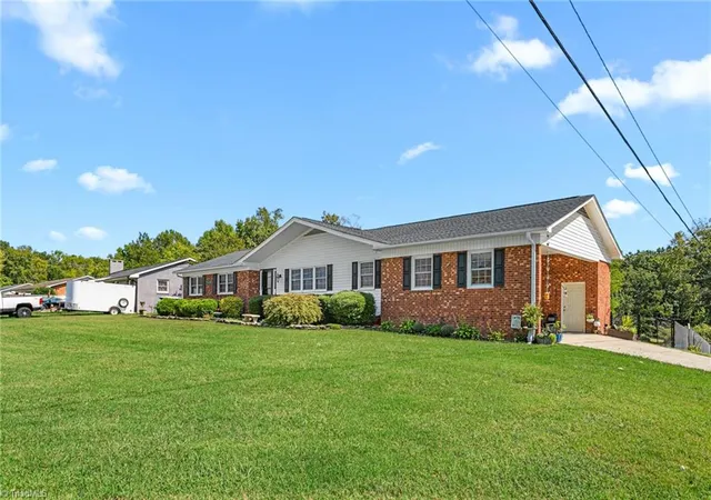 Photo 3 of Single family home for sale at 3870 Old Hwy 29, Thomasville, NC 27360 | MLS# 1235332 | Listing updated on 2026-09-21