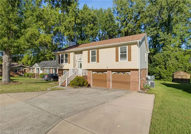 Photo 2 of Single family home for sale at 1717 Hannaford Rd, Greensboro, NC 27401 | MLS# 1236166 | Listing updated on 2026-09-19