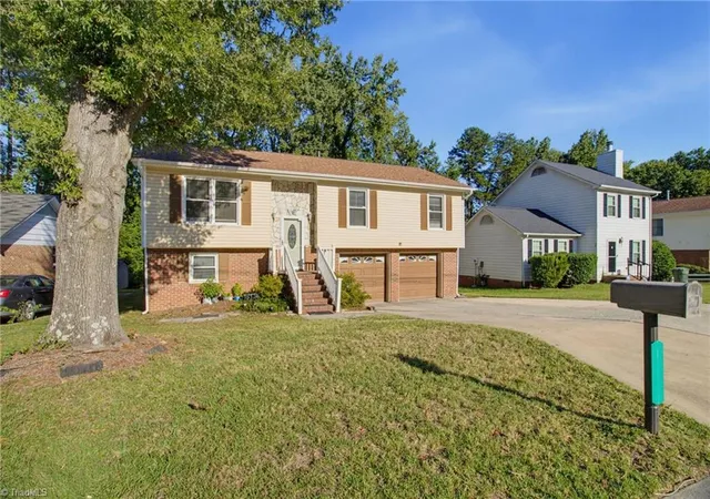 Photo 3 of Single family home for sale at 1717 Hannaford Rd, Greensboro, NC 27401 | MLS# 1236166 | Listing updated on 2026-09-19