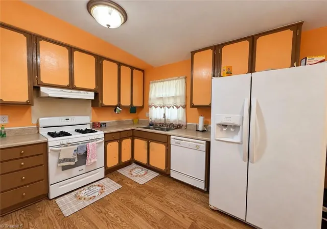 Photo 4 of Sale Pending at 5707 Antietam Dr, Winston Salem, NC 27106 | MLS# 1239098 | Listing updated on 2026-10-25