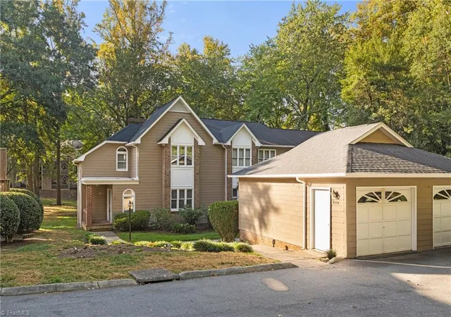 Photo 3 of Sale Pending at 4564 Fernhaven Cir, Winston Salem, NC 27104 | MLS# 1239165 | Listing updated on 2026-10-24