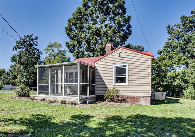 Photo 2 of Sale Pending at 950 Cliff Rd, Asheboro, NC 27203 | MLS# 1235649 | Listing updated on 2026-10-06
