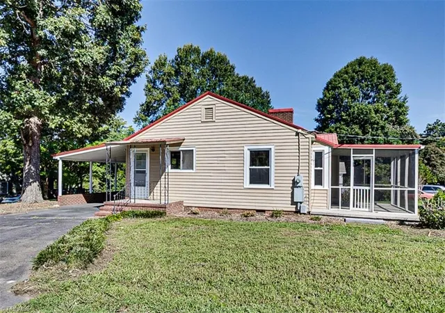Photo 3 of Sale Pending at 950 Cliff Rd, Asheboro, NC 27203 | MLS# 1235649 | Listing updated on 2026-10-06