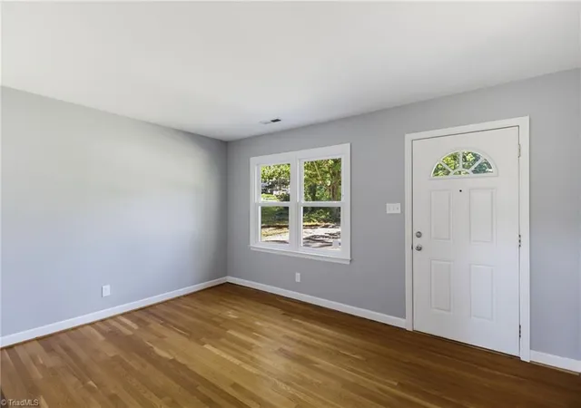 Photo 4 of Single family home for sale at 201 Wedgewood Dr, Jamestown, NC 27282 | MLS# 1234663 | Listing updated on 2026-09-16