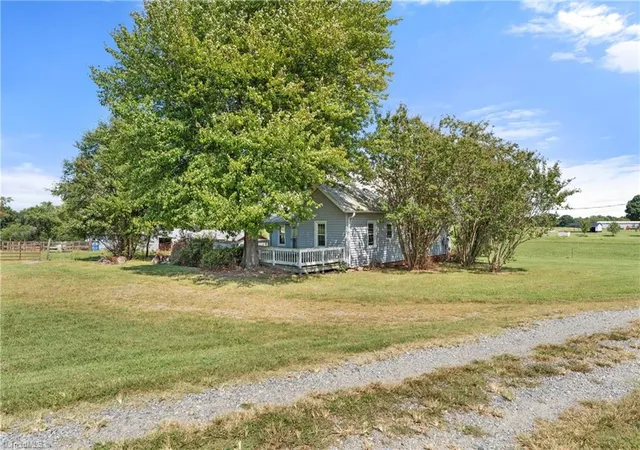 Photo 4 of Single family home for sale at 1151 Mountain View Church Rd, Hamptonville, NC 27020 | MLS# 1235308 | Listing updated on 2026-09-11