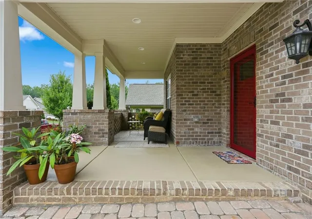 Photo 3 of Single family home for sale at 1009 Beechcrest Dr, Kernersville, NC 27284 | MLS# 1234806 | Listing updated on 2026-10-04