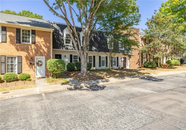 Photo 4 of Single family home for sale at 4080 Huntingreen Ln #C, Winston Salem, NC 27106 | MLS# 1237753 | Listing updated on 2026-10-21
