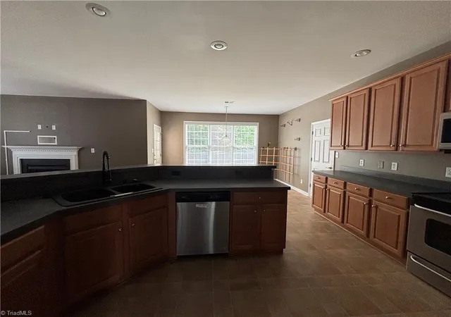 Photo 4 of Single family home for sale at 4312 Pepperbush Dr, Greensboro, NC 27405 | MLS# 1234697 | Listing updated on 2026-09-05