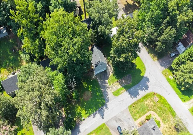Photo 2 of Single family home for sale at 4313 Walnut Holw Dr, Winston Salem, NC 27127 | MLS# 1234390 | Listing updated on 2026-09-21