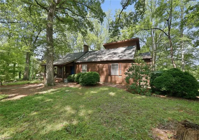 Photo 2 of Single family home for sale at 5275 Reynolda Rd, Winston Salem, NC 27106 | MLS# 1234082 | Listing updated on 2026-10-15
