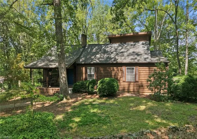 Photo 4 of Single family home for sale at 5275 Reynolda Rd, Winston Salem, NC 27106 | MLS# 1234082 | Listing updated on 2026-10-15