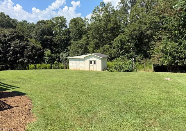 Photo 25 of Single family home for sale at 329 Hunter Hills St, North Wilkesboro, NC 28659 | MLS# 1234188 | Listing updated on 2026-09-10