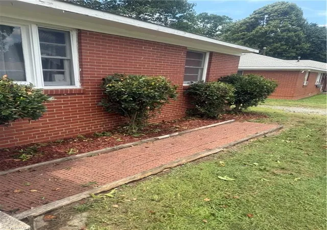 Listing Photo 4 - Condo for sale in building located at 2509 Campbell St, Greensboro, NC 27405