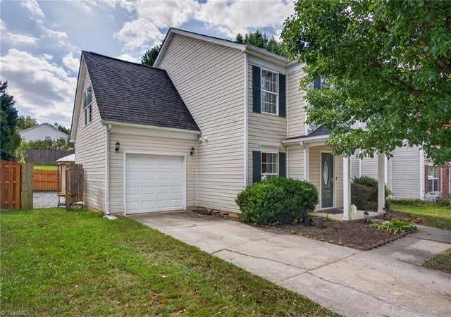Photo 2 of Single family home for sale at 4719 Sedgelane Dr, Greensboro, NC 27407 | MLS# 1234971 | Listing updated on 2026-09-10
