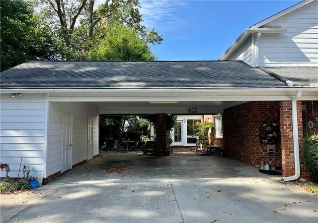 Photo 3 of Sale Pending at 3011 Henderson Rd, Greensboro, NC 27410 | MLS# 1234119 | Listing updated on 2026-09-11