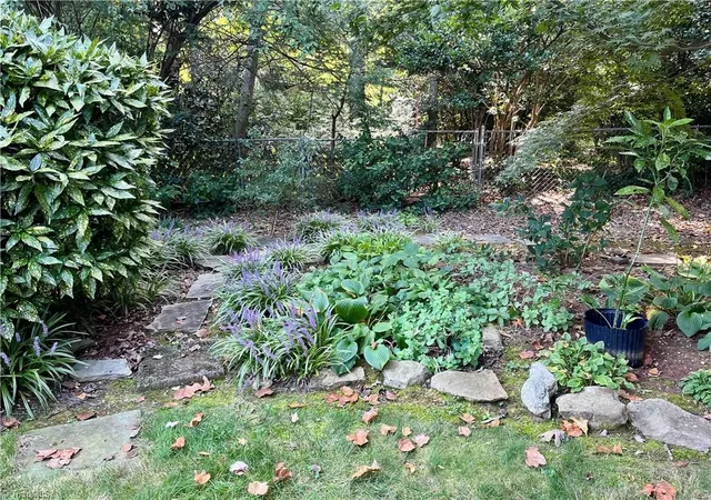 Photo 4 of Sale Pending at 3011 Henderson Rd, Greensboro, NC 27410 | MLS# 1234119 | Listing updated on 2026-09-11