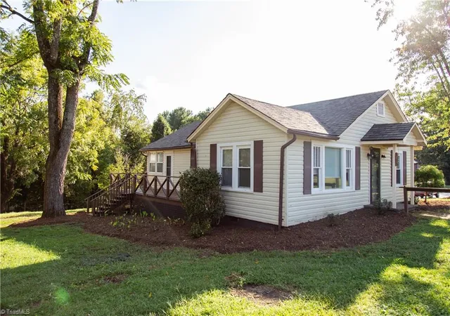 Photo 3 of Single family home for sale at 149 Gilreath Brk St, North Wilkesboro, NC 28659 | MLS# 1235473 | Listing updated on 2026-09-14
