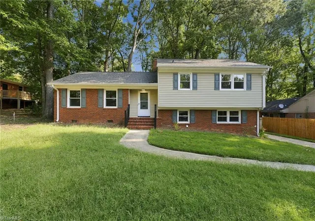 Photo 3 of Single family home for sale at 3514 Fox Pl, Greensboro, NC 27408 | MLS# 1236236 | Listing updated on 2026-09-21
