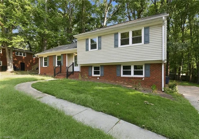 Photo 3 of Single family home for sale at 3514 Fox Pl, Greensboro, NC 27408 | MLS# 1236236 | Listing updated on 2026-09-21