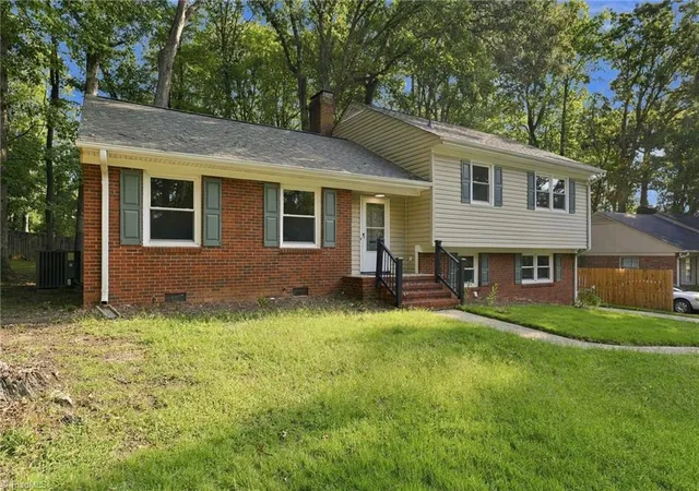 Photo 4 of Single family home for sale at 3514 Fox Pl, Greensboro, NC 27408 | MLS# 1236236 | Listing updated on 2026-09-21
