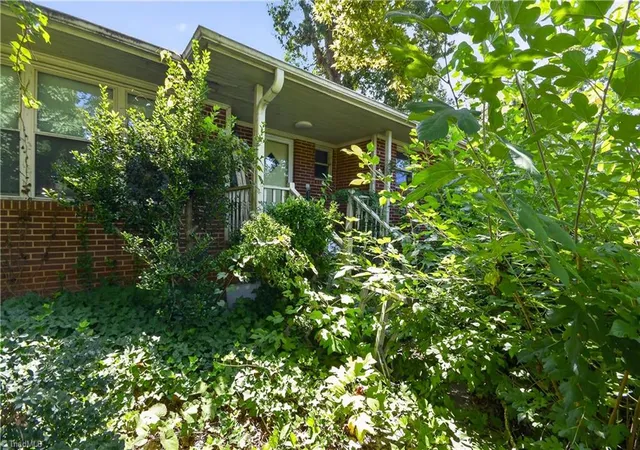 Photo 2 of Single family home for sale at 2106 Mebane St, Burlington, NC 27215 | MLS# 1235270 | Listing updated on 2026-09-10