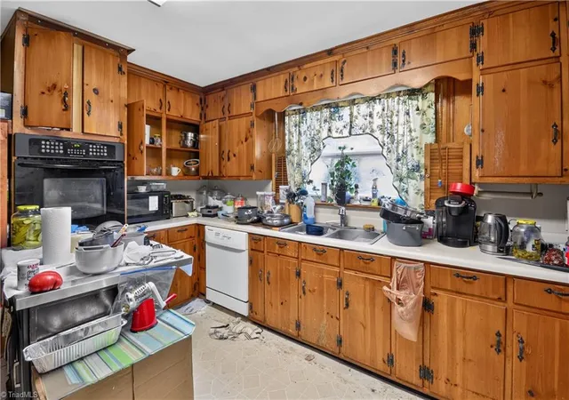 Photo 4 of Single family home for sale at 2106 Mebane St, Burlington, NC 27215 | MLS# 1235270 | Listing updated on 2026-09-10