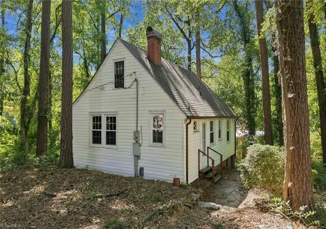 Photo 4 of Sale Pending at 351 Lindley Ave, Asheboro, NC 27203 | MLS# 1235842 | Listing updated on 2026-09-20