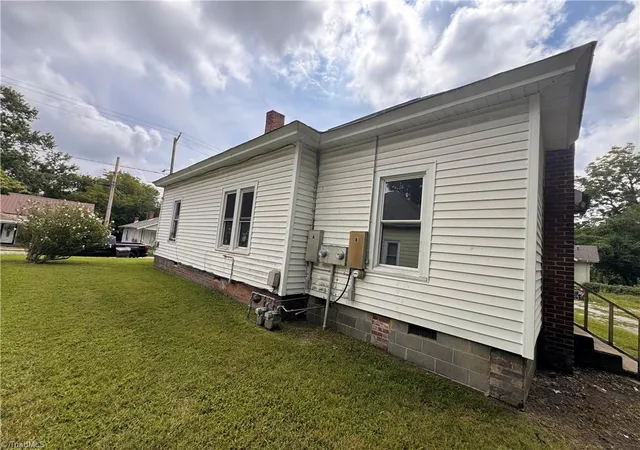 Photo 3 of Single family home for sale at 1118 Campbell St, High Point, NC 27262 | MLS# 1233366 | Listing updated on 2026-09-10