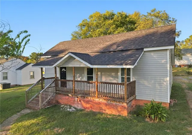 Photo 1 of Single family home for sale at 612 N Main St, Norwood, NC 28128 | MLS# 1240090 | Listing updated on 2026-10-24