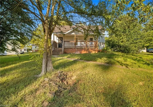 Photo 4 of Single family home for sale at 612 N Main St, Norwood, NC 28128 | MLS# 1240090 | Listing updated on 2026-10-24