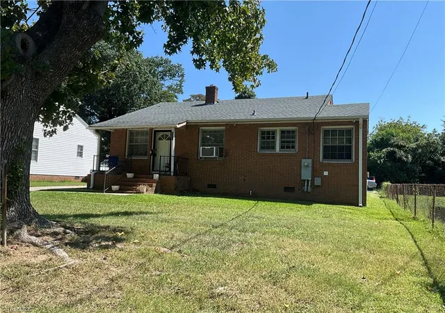 Photo 3 of Sale Pending at 1107 Avalon Rd, Greensboro, NC 27401 | MLS# 1234311 | Listing updated on 2026-09-05