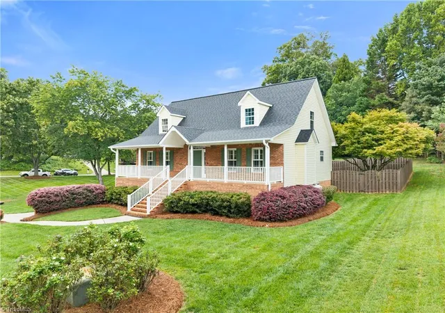 Photo 2 of Sale Pending at 5135 Edgebaston Dr, Kernersville, NC 27284 | MLS# 1235219 | Listing updated on 2026-09-12