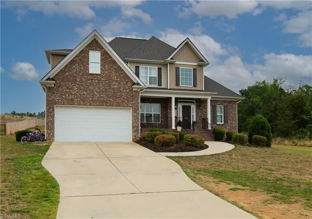 Photo 29 of Sale Pending at 7614 Sir William Dr, Kernersville, NC 27284 | MLS# 1222033 | Listing updated on 2026-10-08