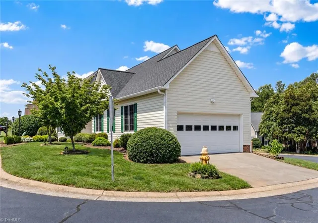 Photo 3 of Single family home for sale at 5201 Old Plantation Cir, Winston Salem, NC 27104 | MLS# 1233653 | Listing updated on 2026-09-12