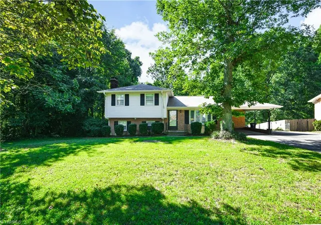 Photo 1 of Single family home for sale at 4025 Sedgewood Ln, Greensboro, NC 27407 | MLS# 1235059 | Listing updated on 2026-09-26
