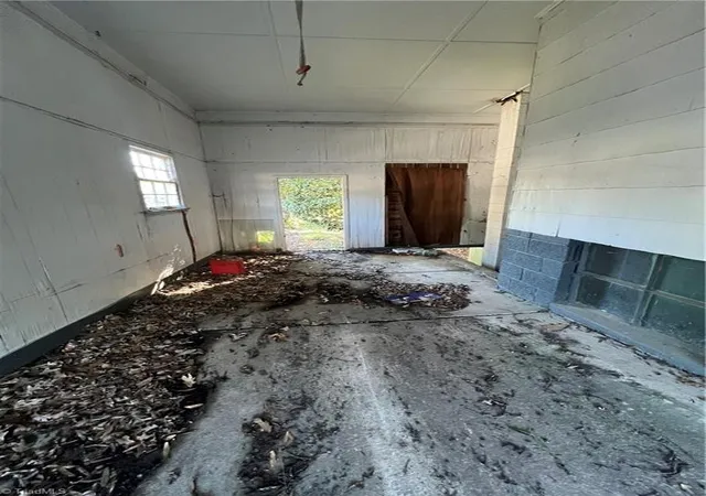 Photo 3 of Sale Pending at 2839 N Glenn Ave, Winston Salem, NC 27105 | MLS# 1237721 | Listing updated on 2026-10-19