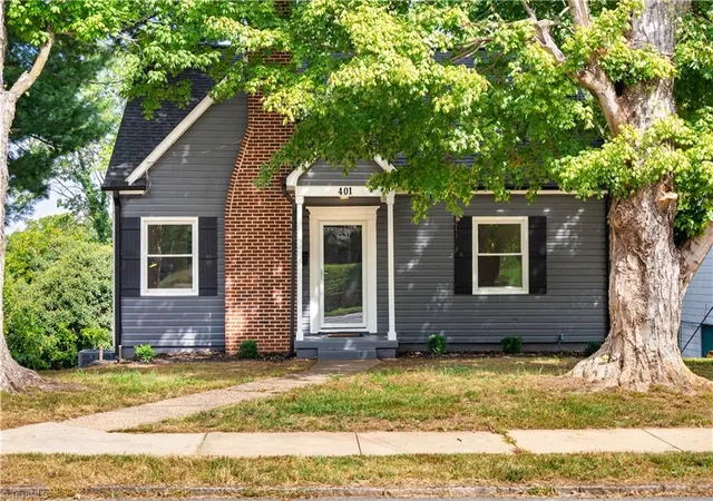 Photo 1 of Sale Pending at 401 S Sunset Dr, Winston Salem, NC 27103 | MLS# 1235106 | Listing updated on 2026-10-12