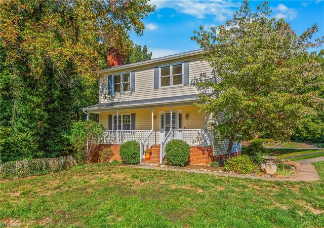 Photo 3 of Sale Pending at 415 Davie Ave, Winston Salem, NC 27127 | MLS# 1238448 | Listing updated on 2026-10-24