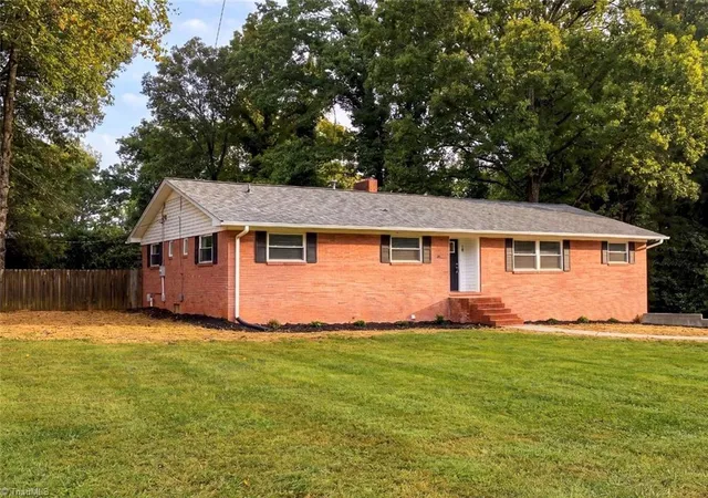Photo 3 of Sale Pending at 18 Colonial Dr, Lexington, NC 27292 | MLS# 1236877 | Listing updated on 2026-10-29
