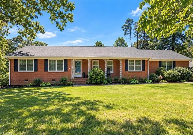 Photo 1 of Single family home for sale at 1011 Mountain St, Kernersville, NC 27284 | MLS# 1234887 | Listing updated on 2026-10-04