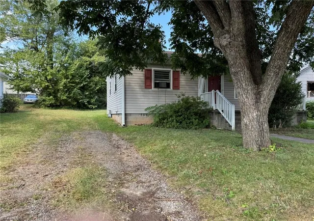 Photo 3 of Sale Pending at 902 Watson St, Reidsville, NC 27320 | MLS# 1235631 | Listing updated on 2026-09-19