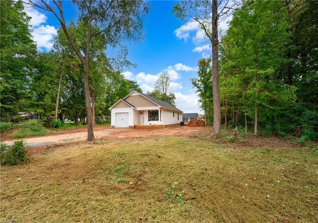 Photo 1 of Single family home for sale at 104 Roseman Ln, Statesville, NC 28625 | MLS# 1236322 | Listing updated on 2026-09-23