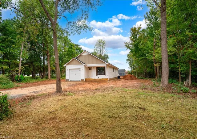Photo 2 of Single family home for sale at 104 Roseman Ln, Statesville, NC 28625 | MLS# 1236322 | Listing updated on 2026-09-23